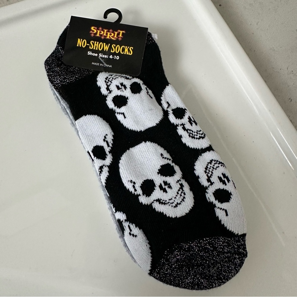 Spirit Monochrome Skull No-Show Socks Size 4-10 Women